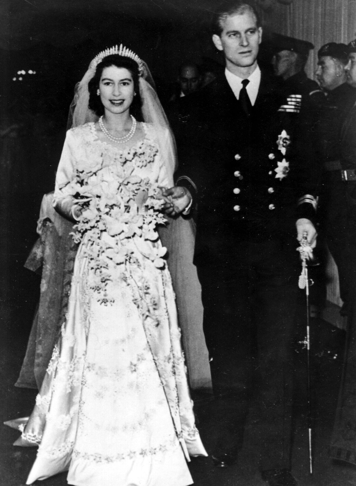 1947 THE WEDDING DRESS- Britain-Queen's Style